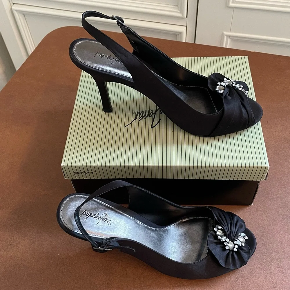 Jacqueline Ferrar Abigail peep toe pumps size 9.5- black satin- worn 1 time - Picture 3 of 7